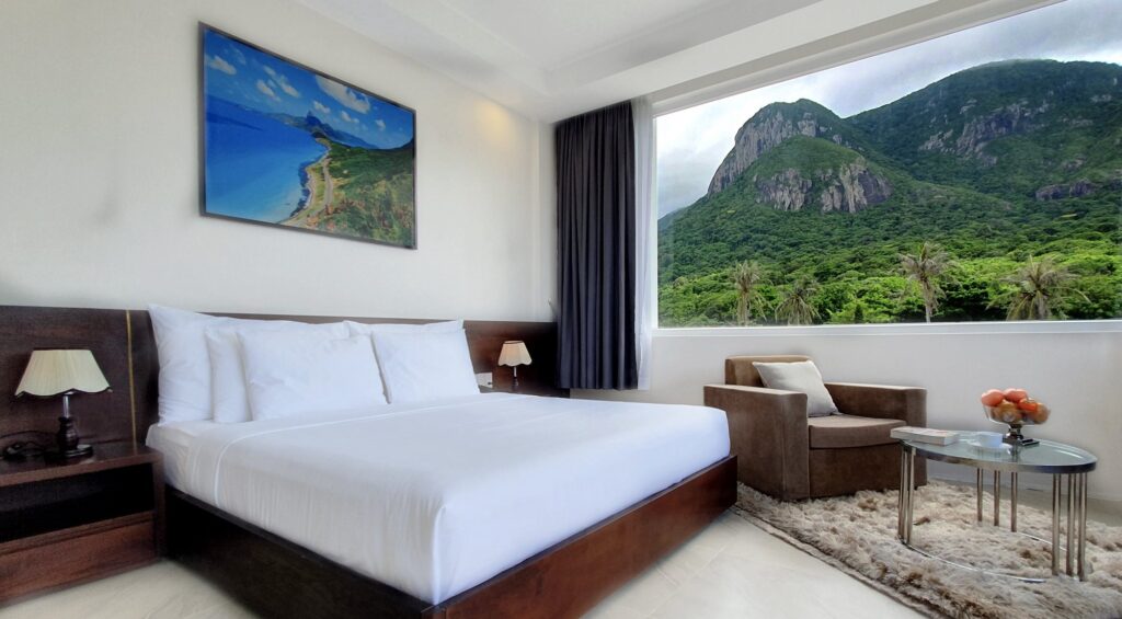 Orson Hotel & Resort tựa như một viên ngọc quý giữa đại dương xanh thẳm